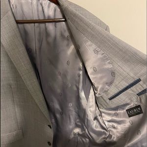 Great condition that’s ready to be worn at parties, events, you name it!